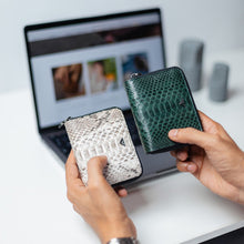 Load image into Gallery viewer, EXTEND Python Wallet 2274